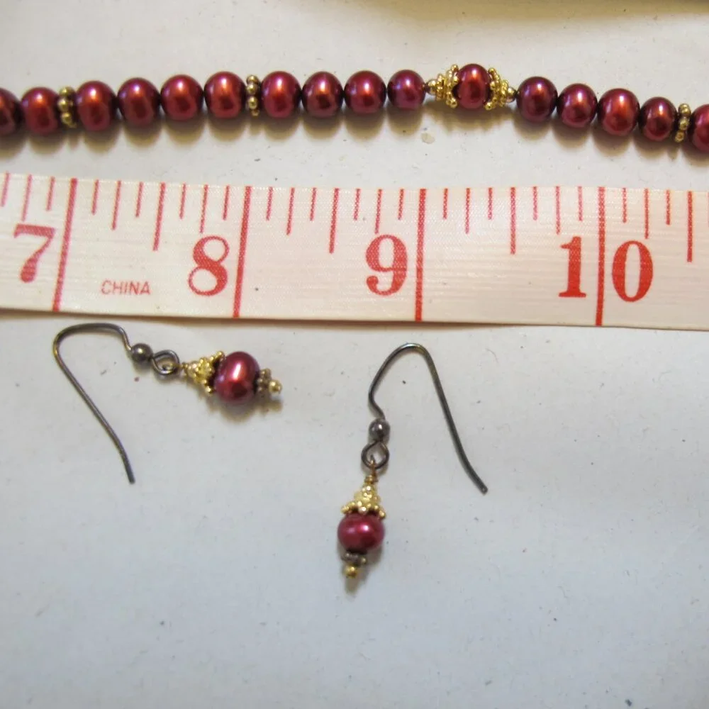 Smithsoniamn Museum of Art cranberry cultured pearl necklace and earrings